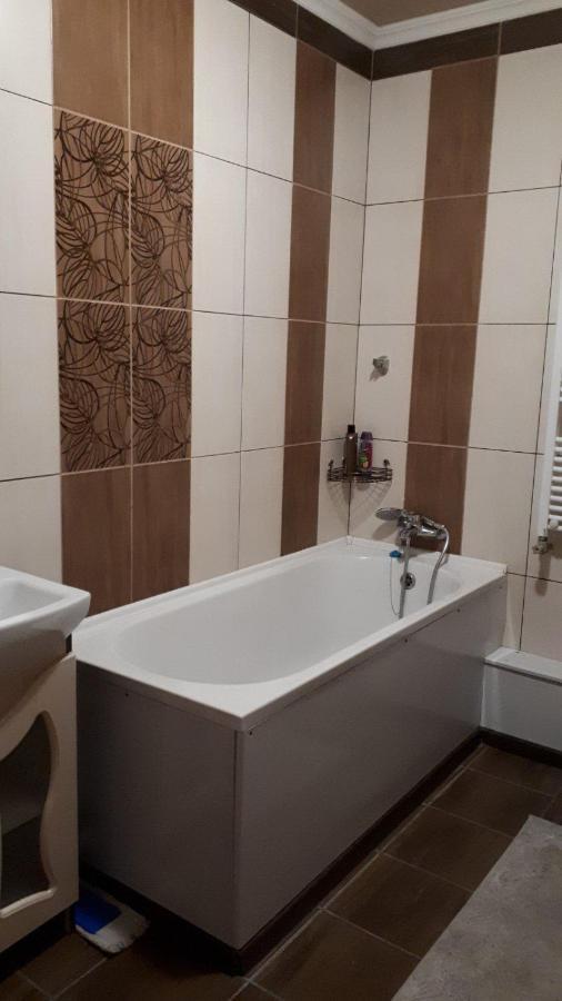 Appartamento 2 Комн. 5 Мест, 10 Мин. До Центра Kropyvnyc'kyj Esterno foto